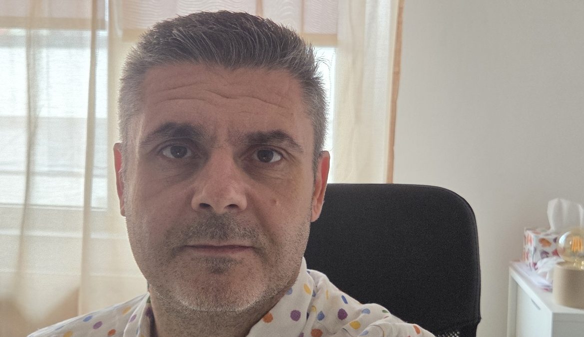 Cătălin Nicolaescu, psiholog Pitești, explică efectul Pygmalion – cum așteptările pot influența încrederea și comportamentul.