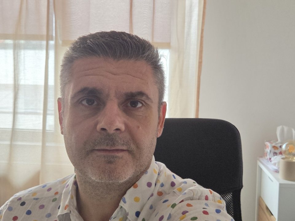 Cătălin Nicolaescu, psiholog Pitești, explică efectul Pygmalion – cum așteptările pot influența încrederea și comportamentul.